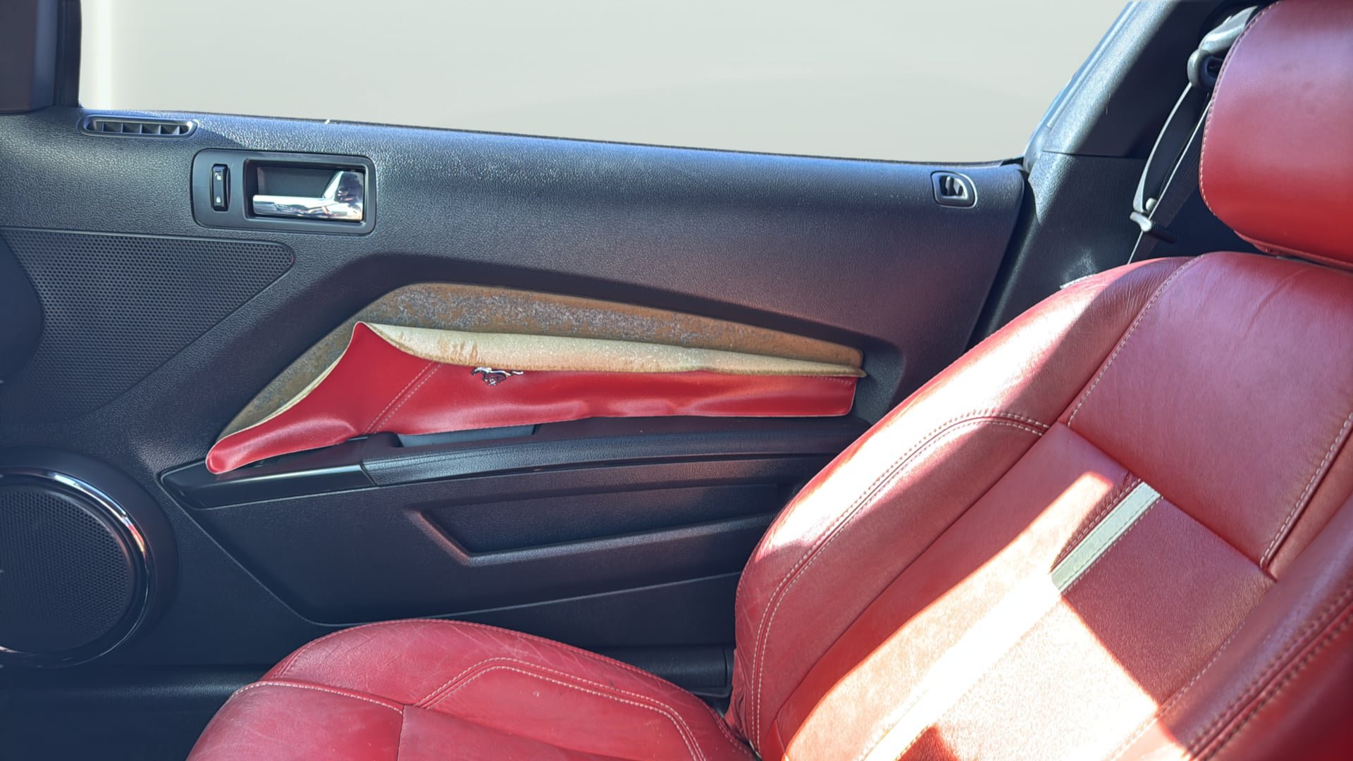 Used 2010 Ford Mustang GT RWD image 17