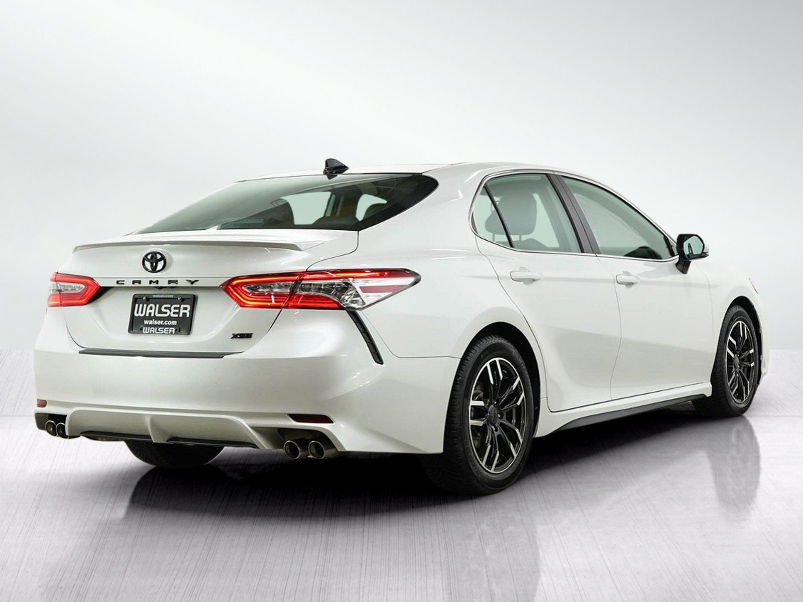 Used 2020 Toyota Camry XSE w/ Blackout Package FWD image 5