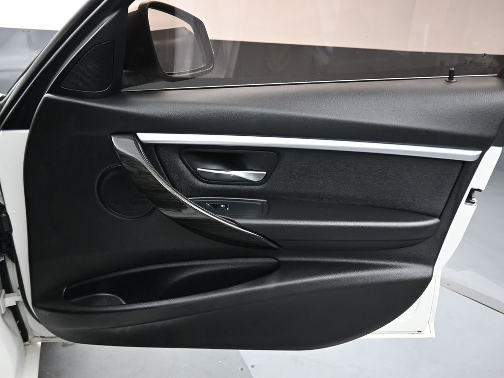 Used 2018 BMW 330e image 39