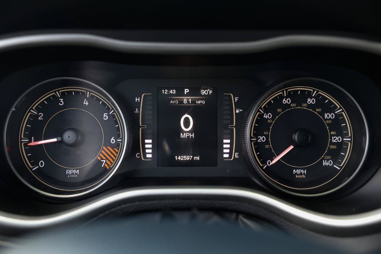 Used 2014 Jeep Cherokee Sport FWD image 28