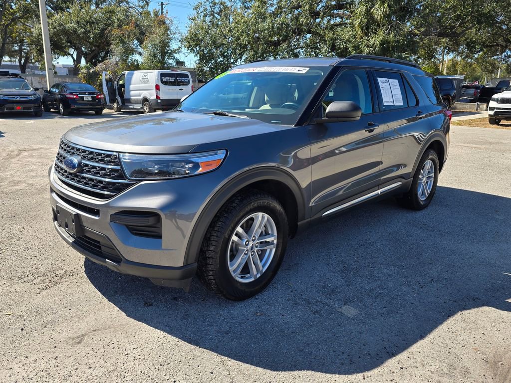 Used 2022 Ford Explorer XLT image 2