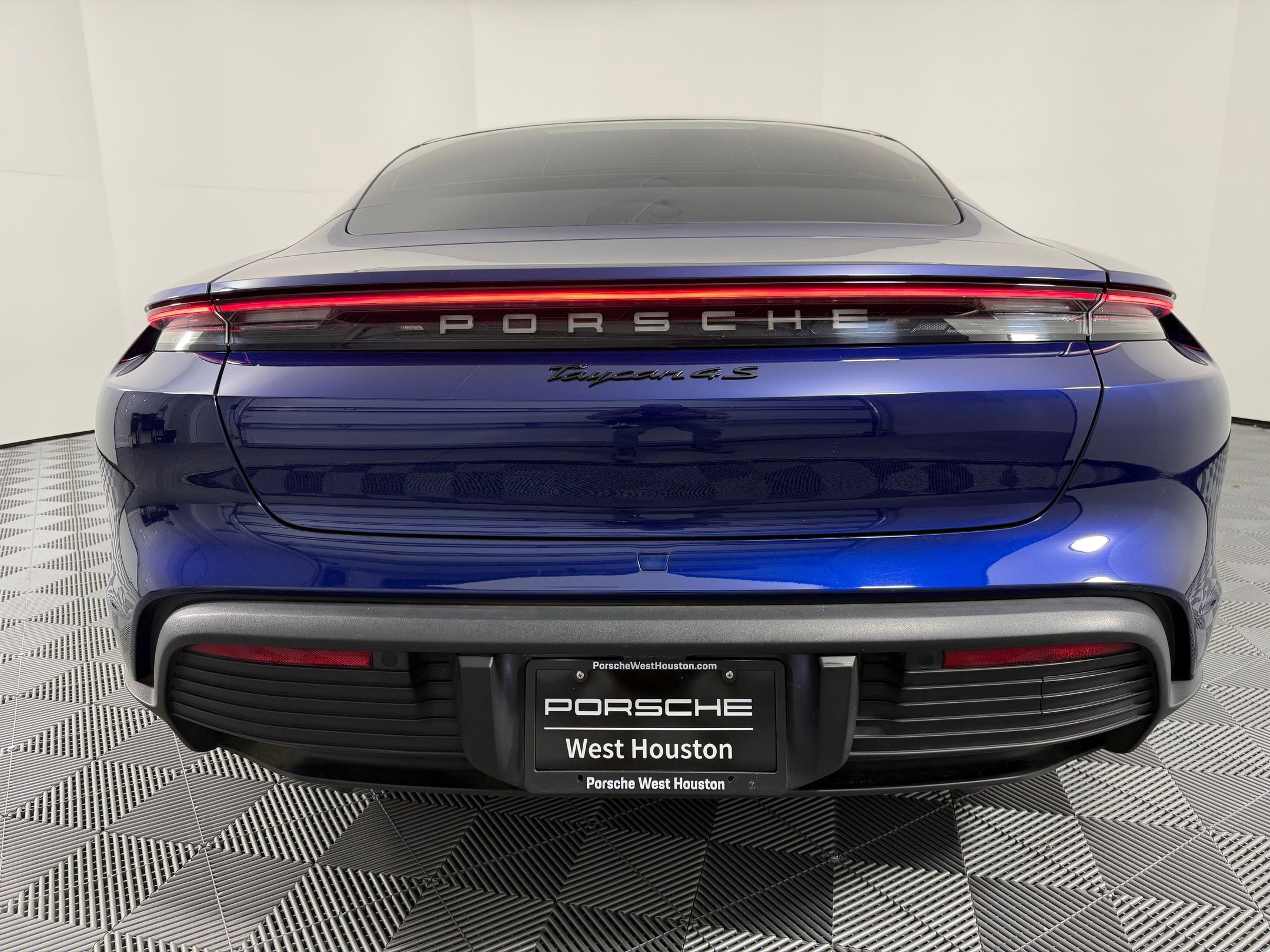 Certified 2022 Porsche Taycan 4S image 10