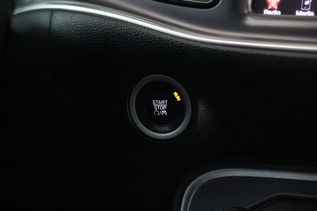 Used 2016 Dodge Challenger R/T w/ Driver Convenience Group RWD image 27