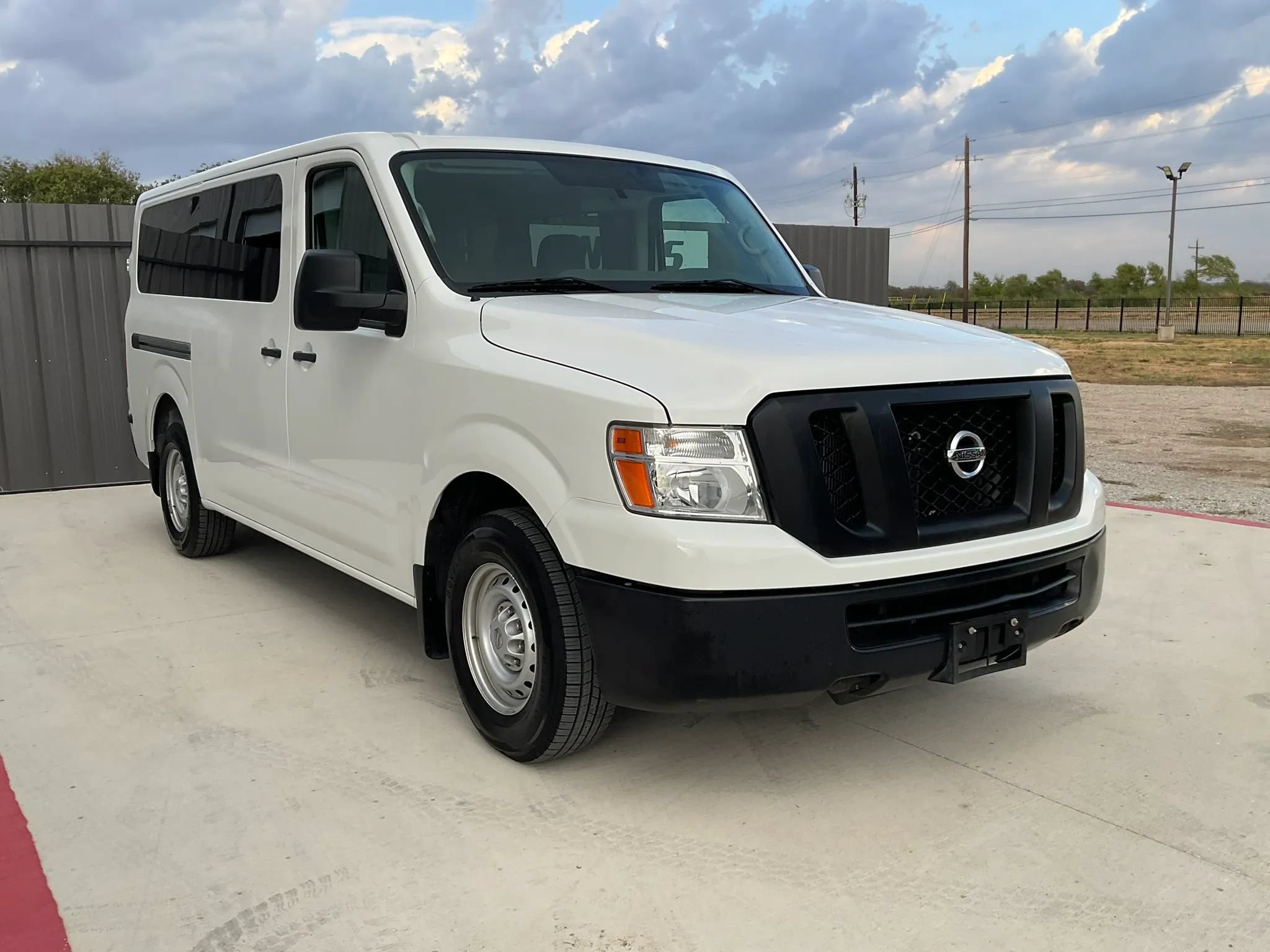 Used 2018 Nissan NV 3500 S RWD image 11