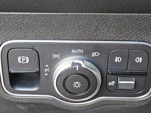 Used 2020 Mercedes-Benz GLB 250 4MATIC image 10