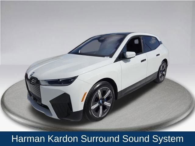 Used 2025 BMW iX xDrive50 w/ Sport Package image 18