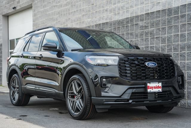 Used 2025 Ford Explorer ST-Line w/ ST-Line Street Pack AWD/4WD image 2