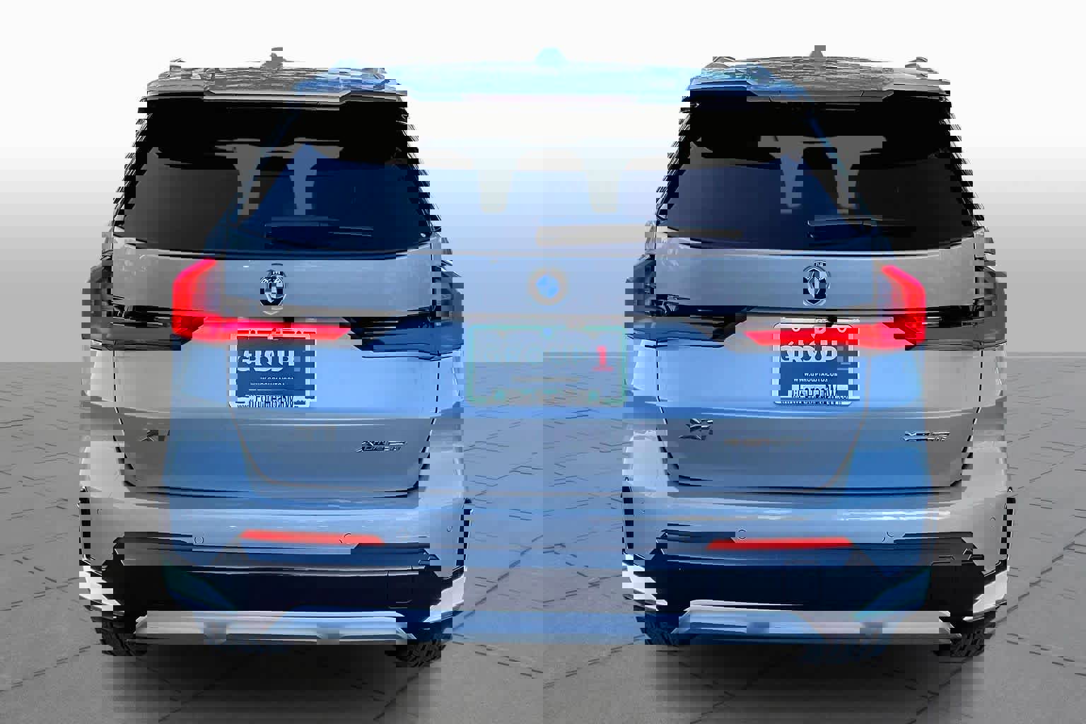 Certified 2025 BMW X1 xDrive28i w/ Technology Package image 4