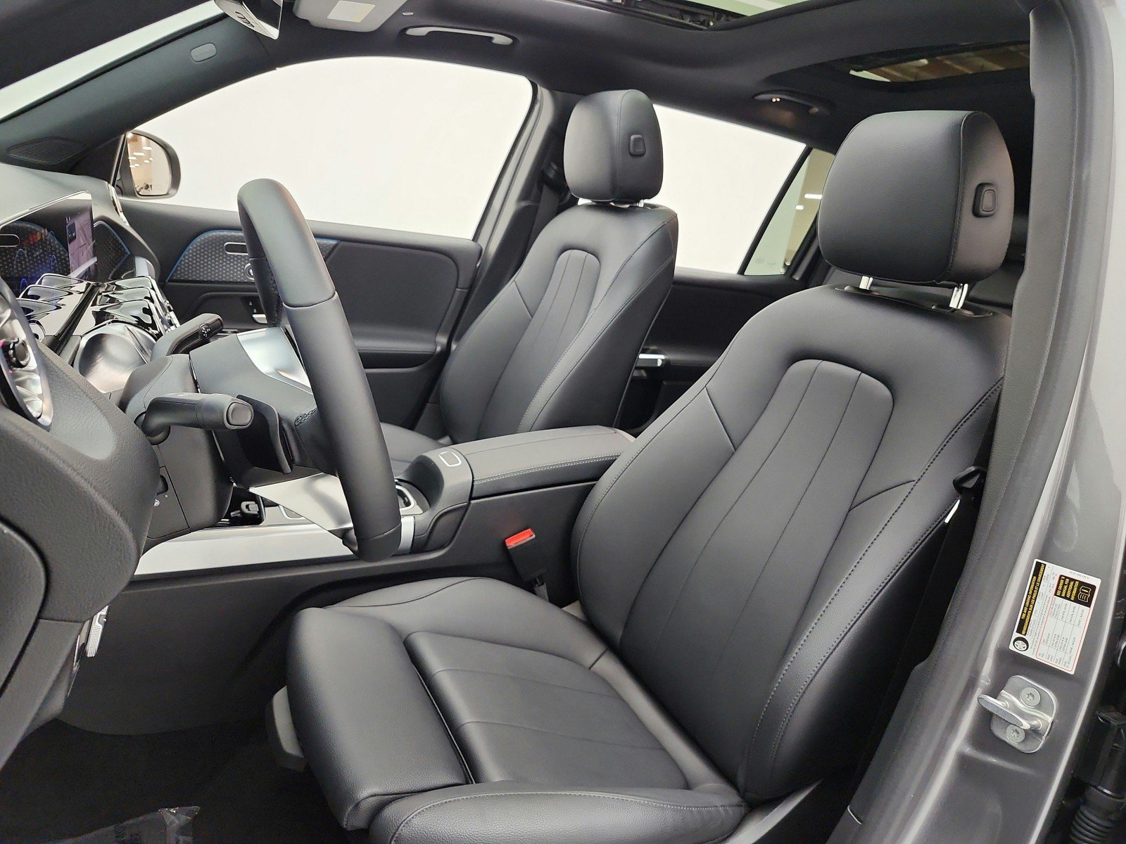 Used 2024 Mercedes-Benz EQB 300 4MATIC image 10