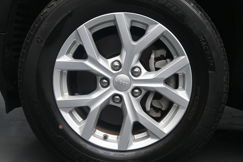 Used 2023 Jeep Grand Cherokee L Limited RWD image 13