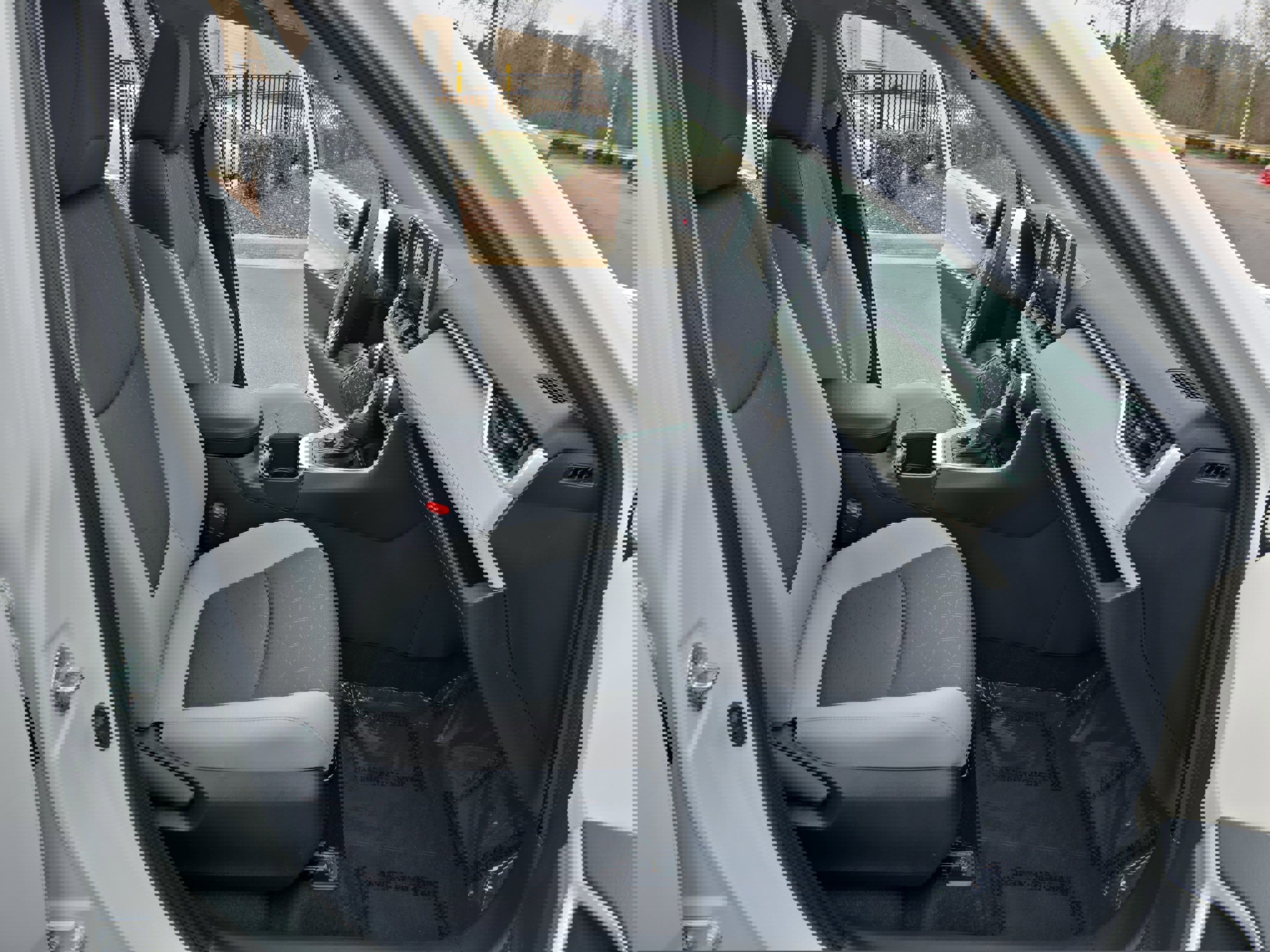 Used 2024 Toyota RAV4 XLE w/ Convenience Package image 10