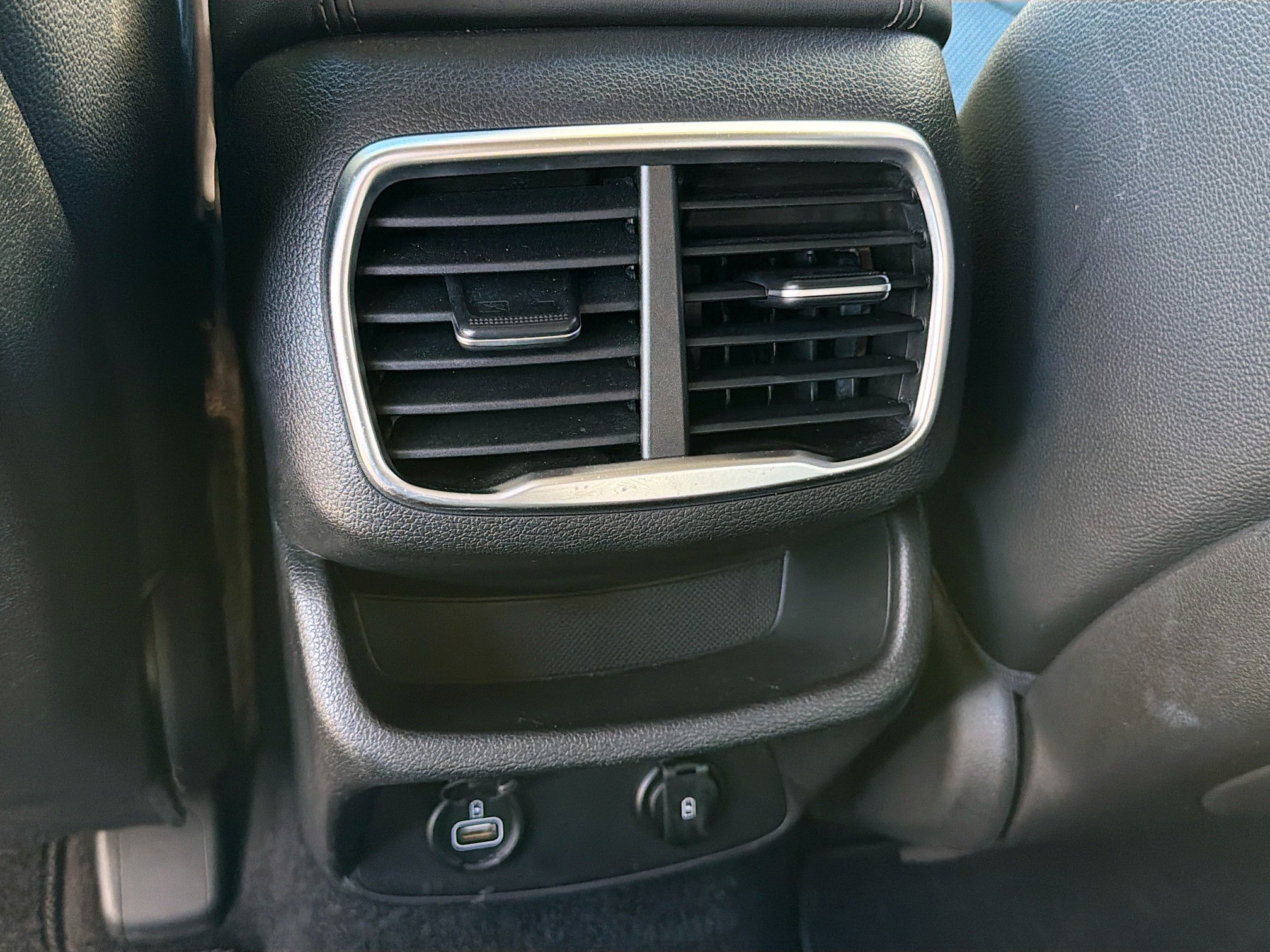 Used 2019 Hyundai Santa Fe Limited FWD image 19