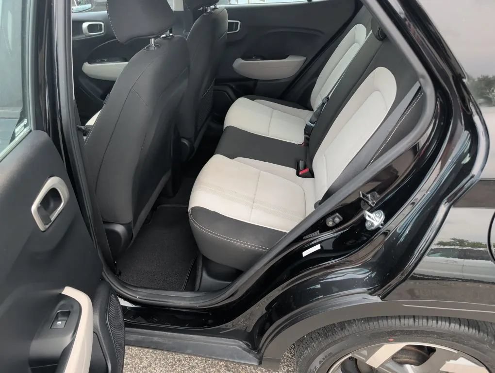 Used 2022 Hyundai Venue SEL FWD image 24