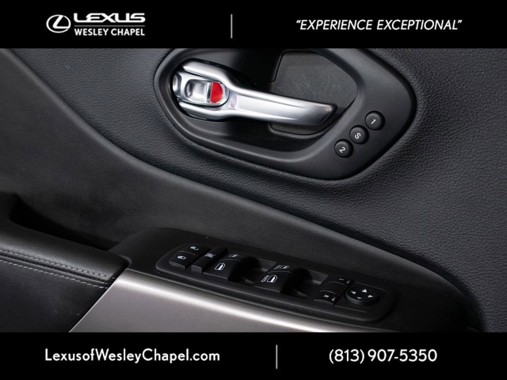 Used 2019 Jeep Cherokee Limited FWD image 32