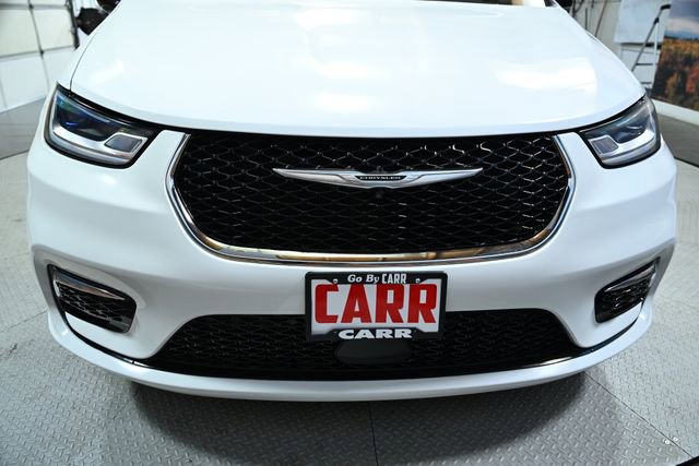Used 2024 Chrysler Pacifica Select image 21