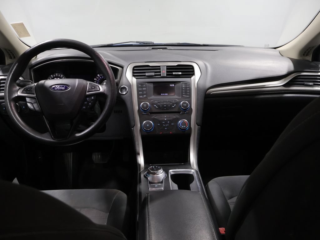 Used 2017 Ford Fusion SE FWD image 15