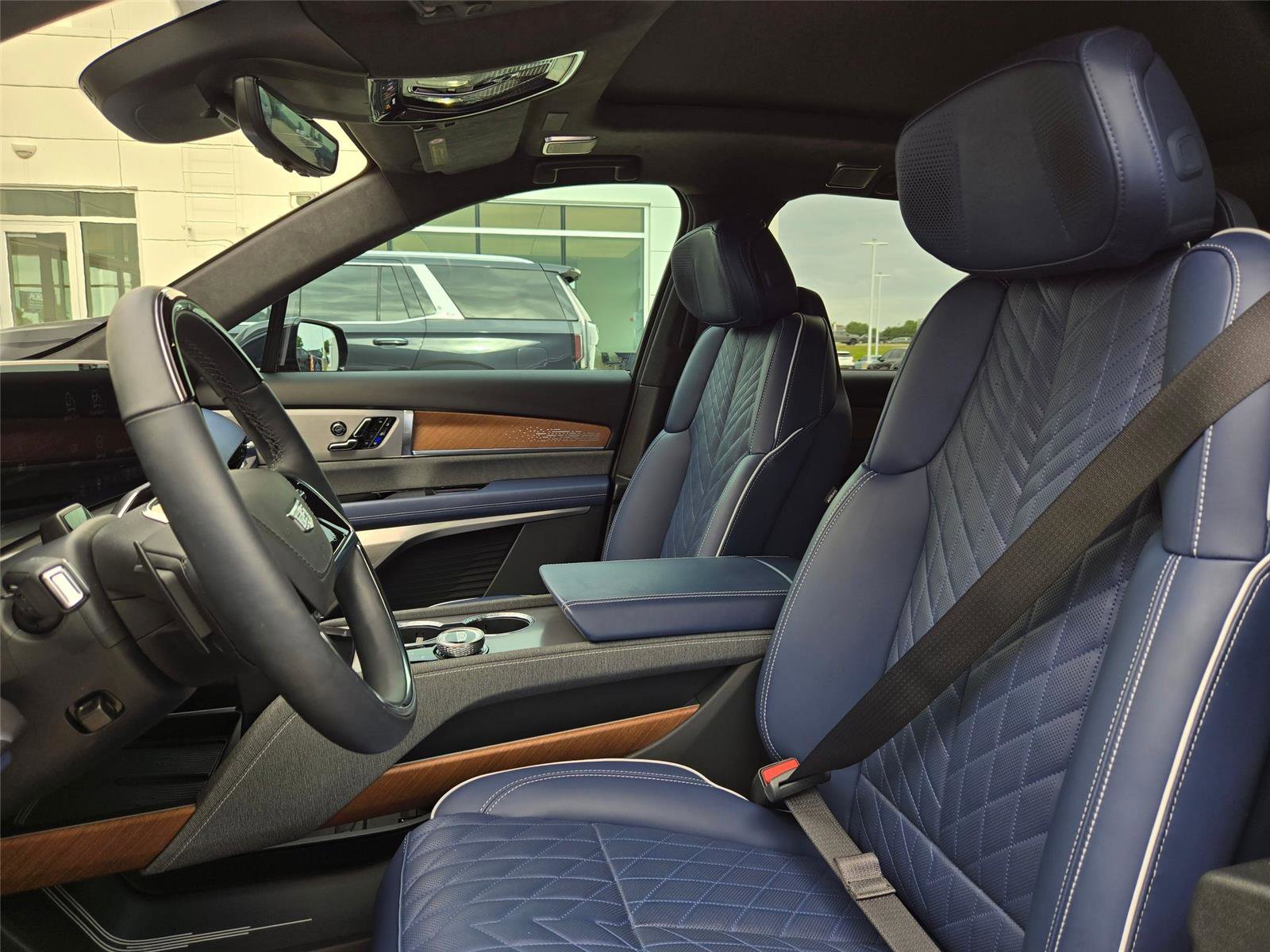 New 2026 Cadillac Vistiq Premium Luxury w/ LPO, Floor Liner Package AWD/4WD image 30