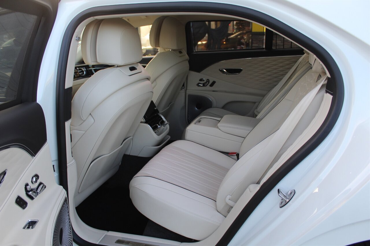 Used 2021 Bentley Flying Spur W12 image 31