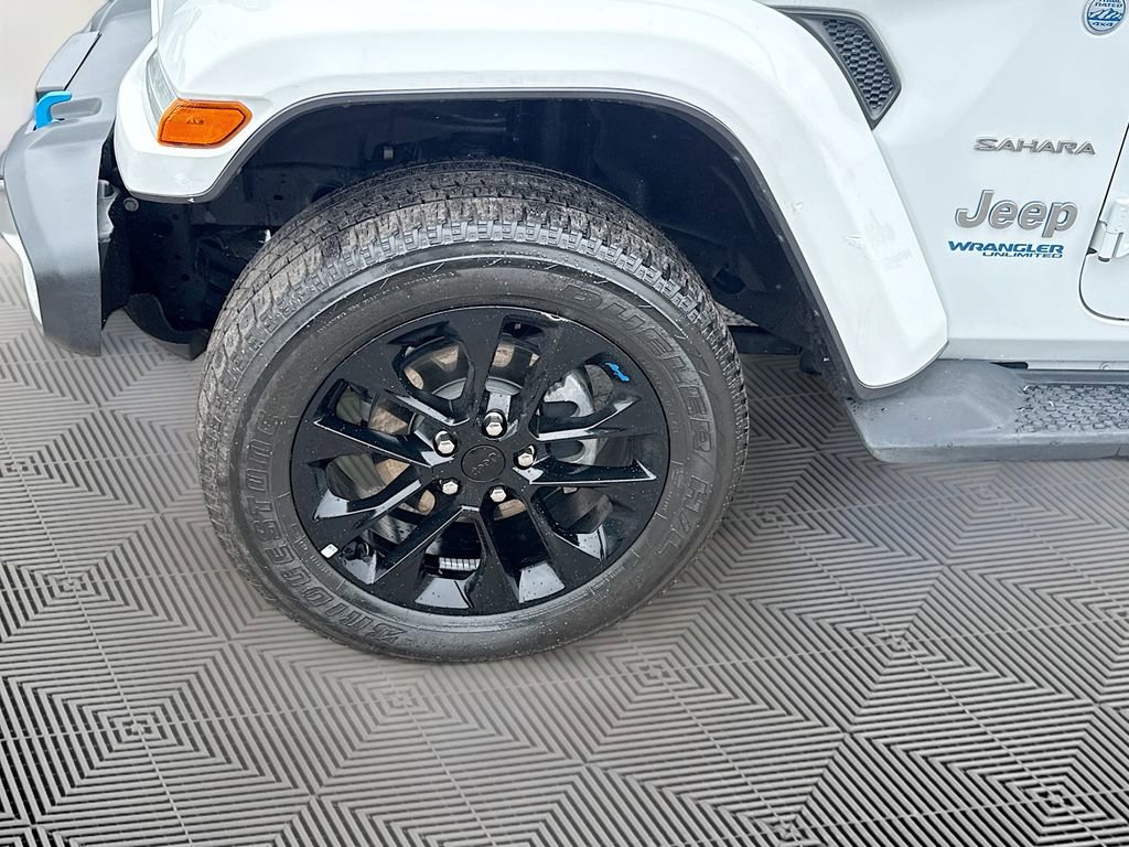 Used 2022 Jeep Wrangler Unlimited Sahara w/ Cold Weather Group AWD/4WD image 35