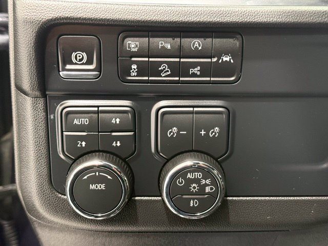 Used 2025 Chevrolet Suburban Z71 AWD/4WD image 37