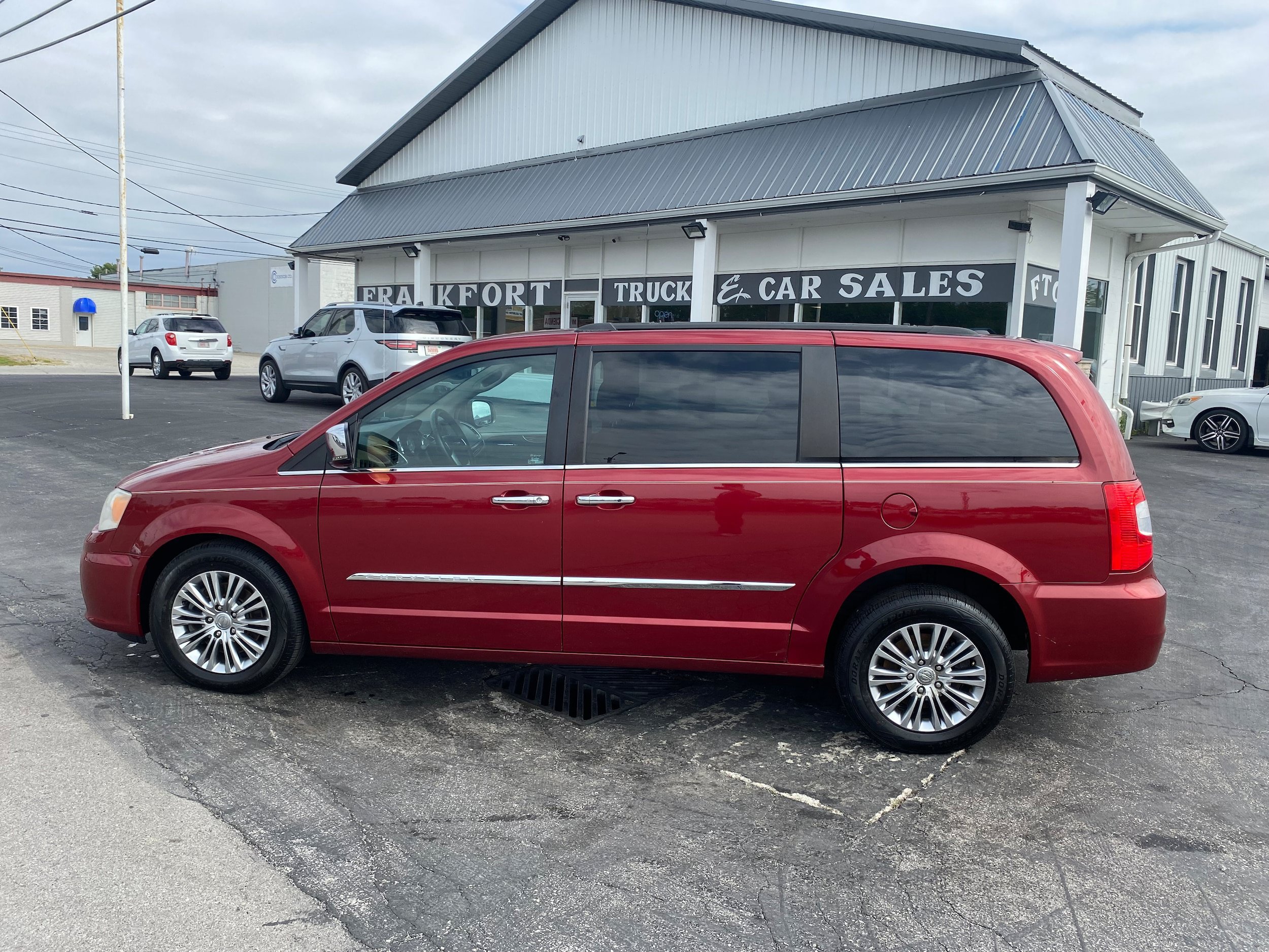 Used 2013 Chrysler Town & Country Touring-L w/ Driver Convenience Group FWD image 8