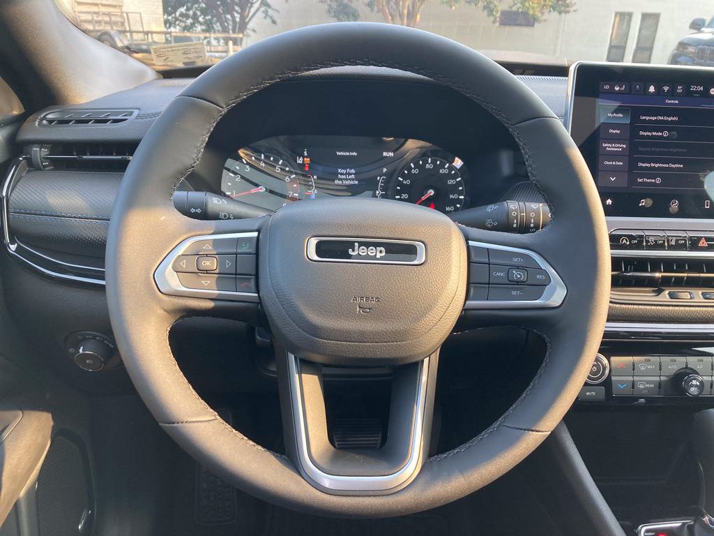 New 2025 Jeep Compass Latitude w/ Sun & Sound Group AWD/4WD image 15