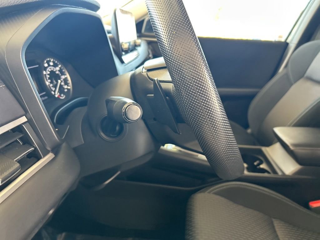 Used 2023 Mitsubishi Outlander ES image 38