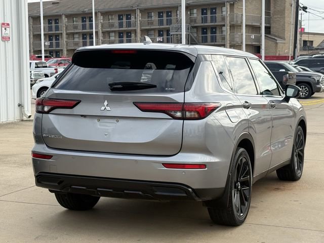 Used 2023 Mitsubishi Outlander SE image 4