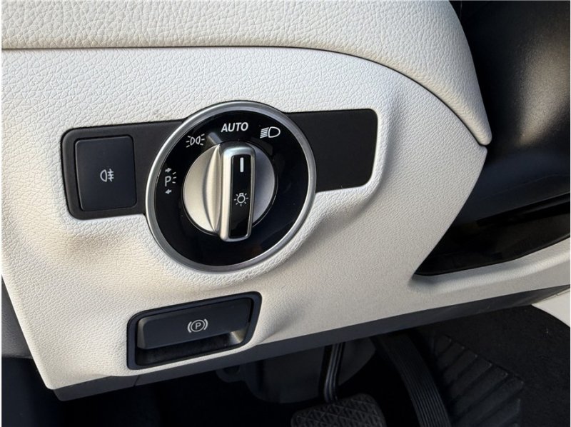 Used 2018 Mercedes-Benz CLA 250 image 28