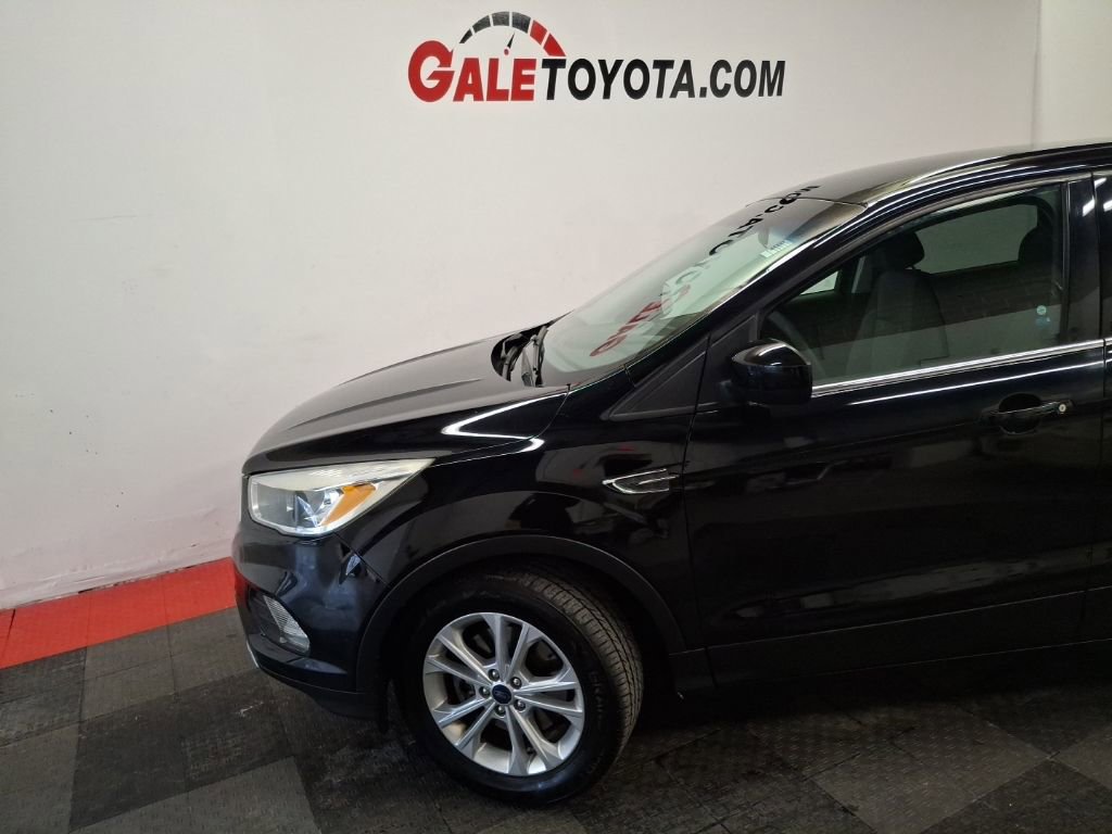 Used 2017 Ford Escape SE image 5