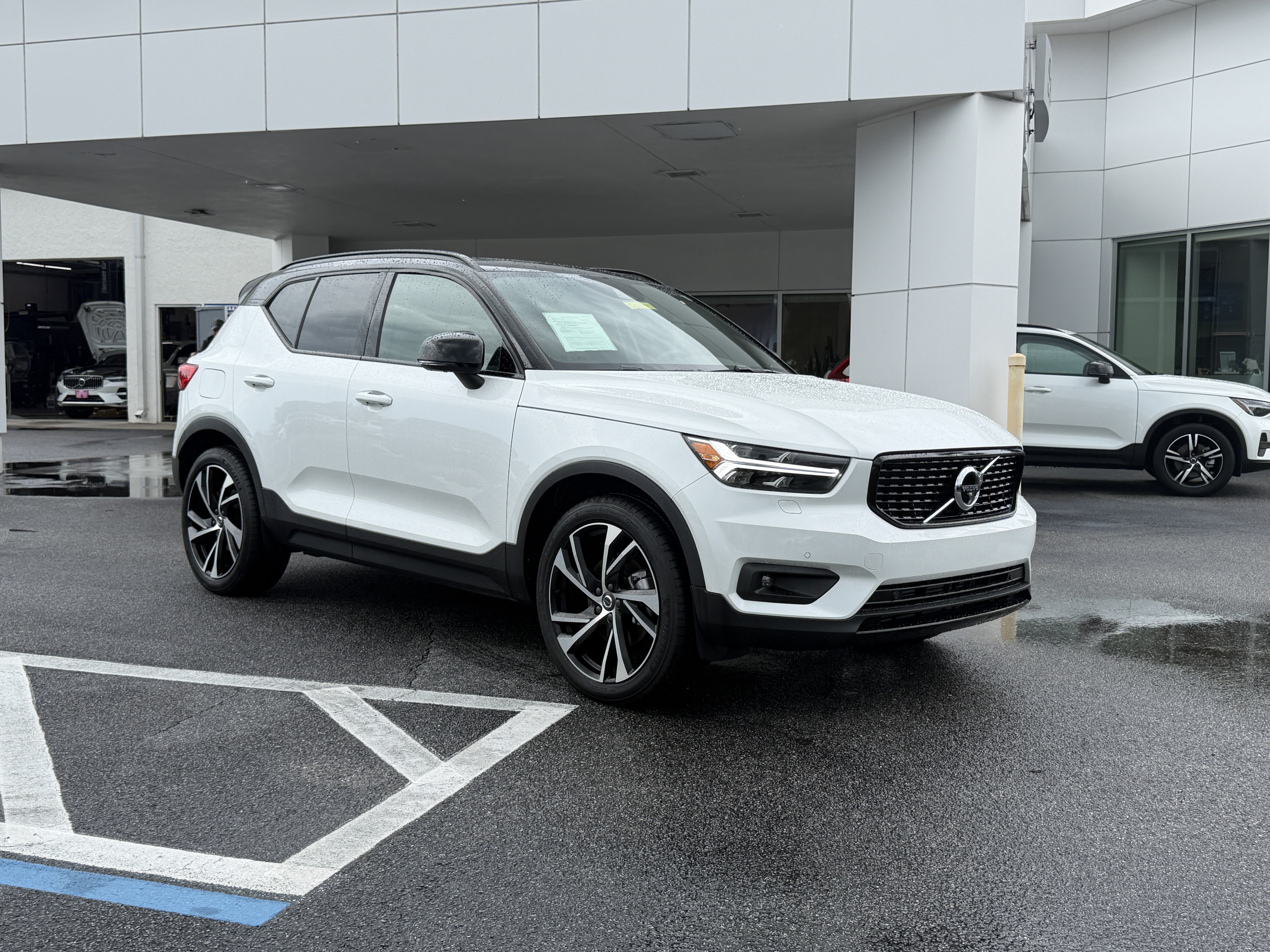 Used 2020 Volvo XC40 T5 R-Design w/ Protection Package Premier AWD/4WD video 1