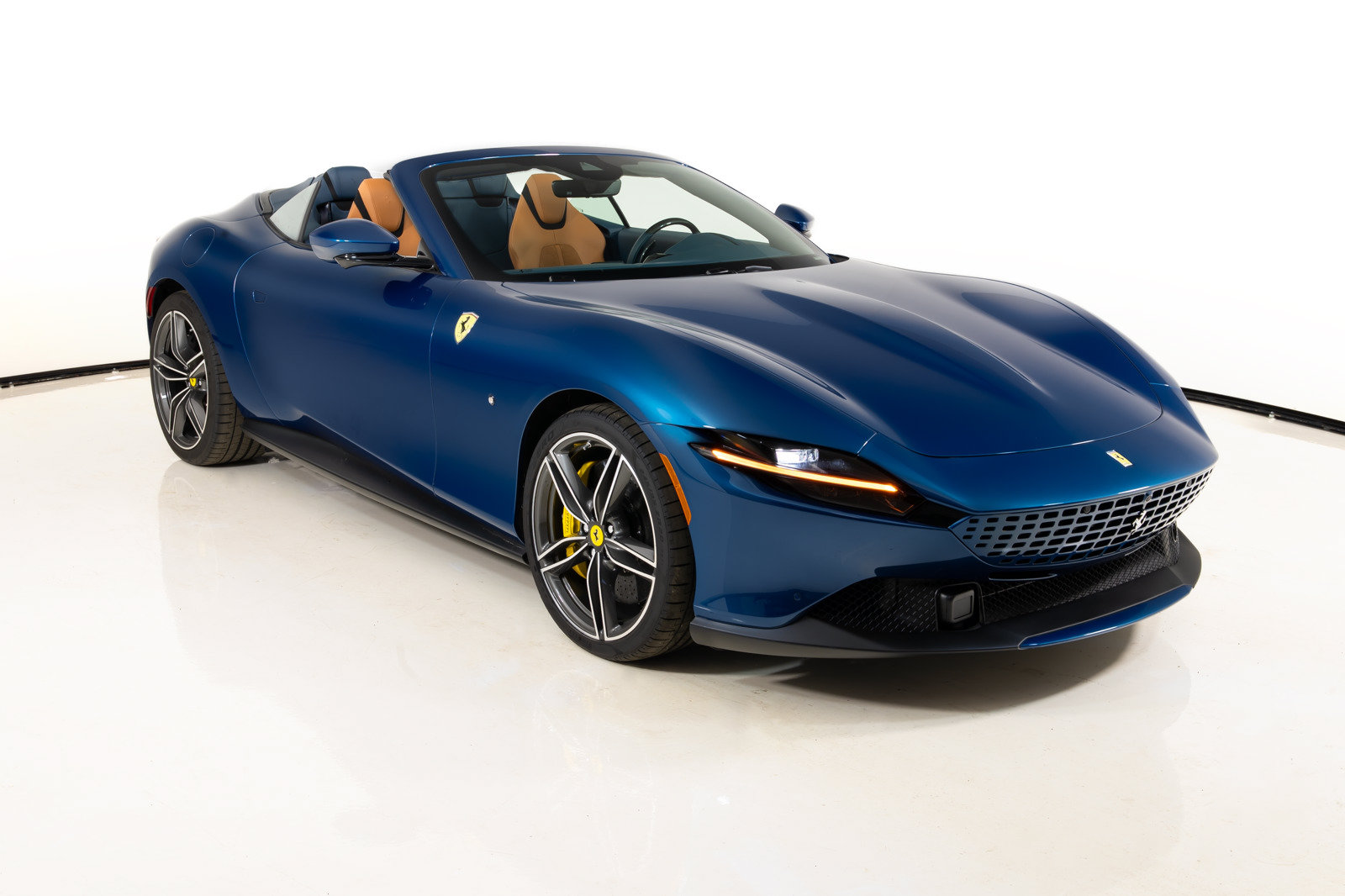 Certified 2025 Ferrari Roma Spider RWD image 1