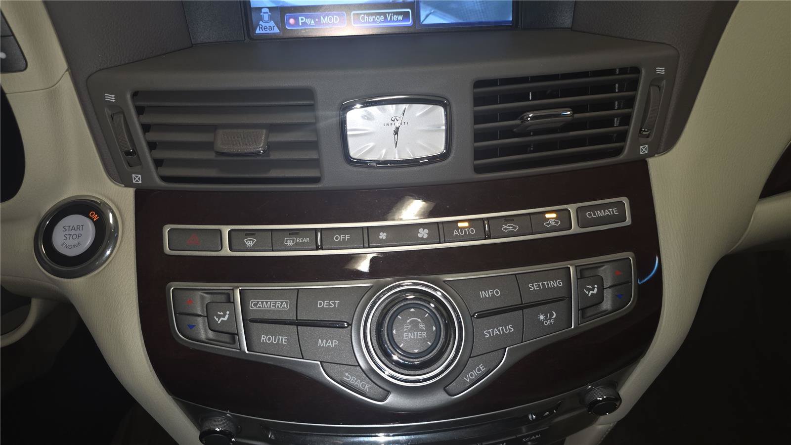 Used 2015 INFINITI Q70 3.7 w/ Technology Package RWD image 15