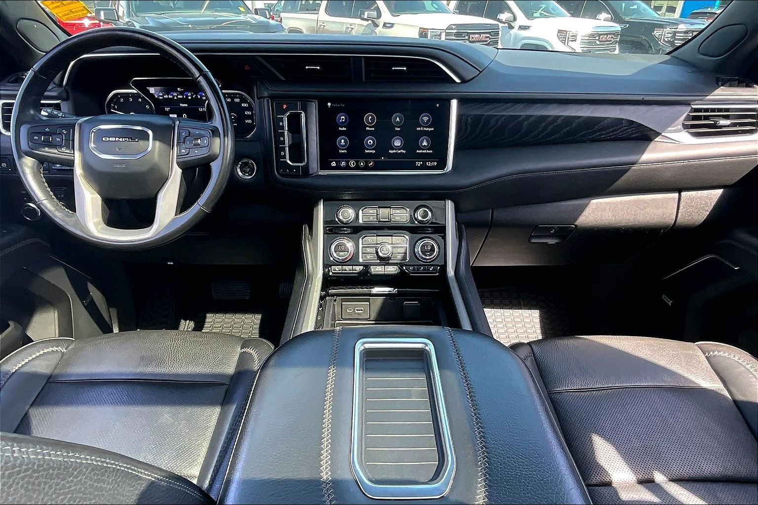 Used 2021 GMC Yukon Denali w/ Denali Premium Package image 15