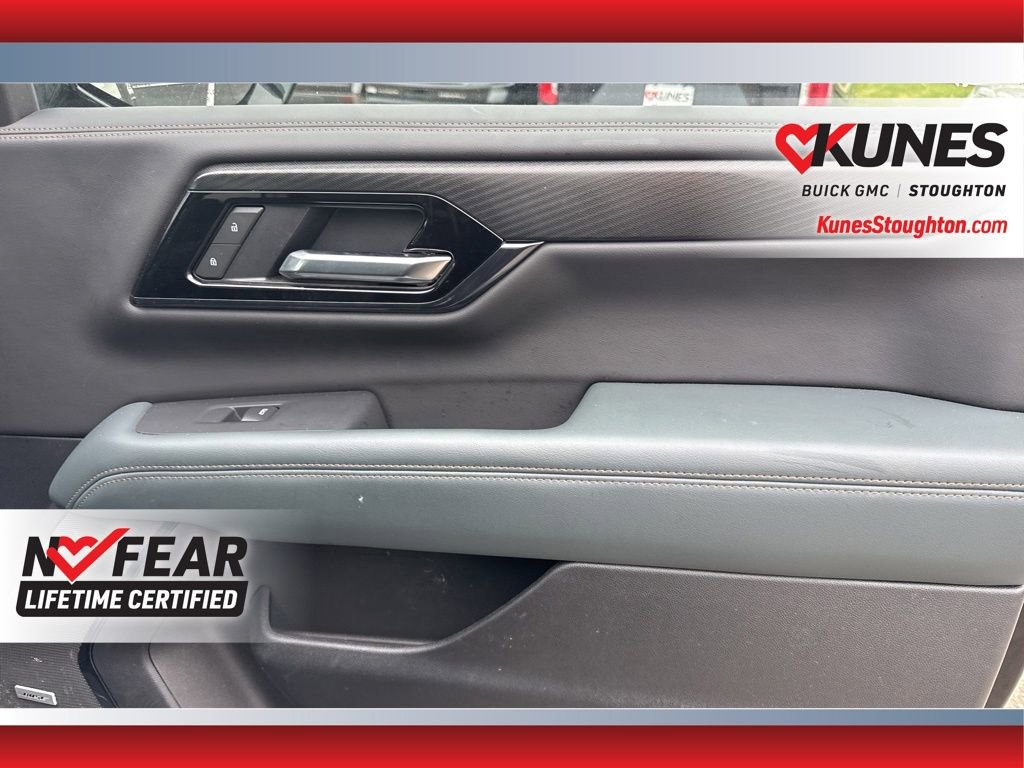 Used 2025 GMC Yukon XL AT4 image 47