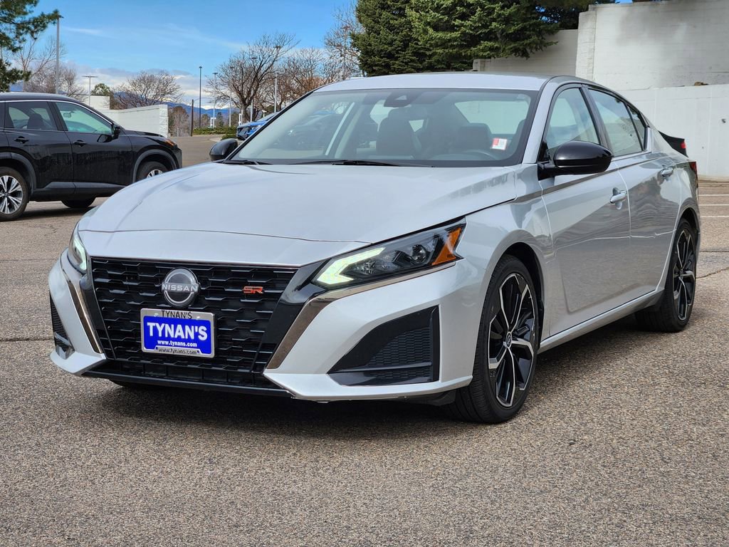 Used 2024 Nissan Altima 2.5 SR image 2