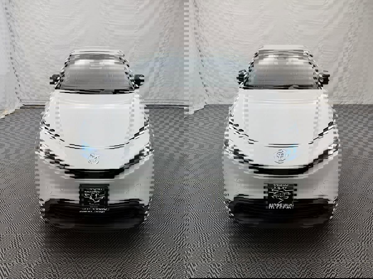 Used 2025 Toyota Prius LE image 2