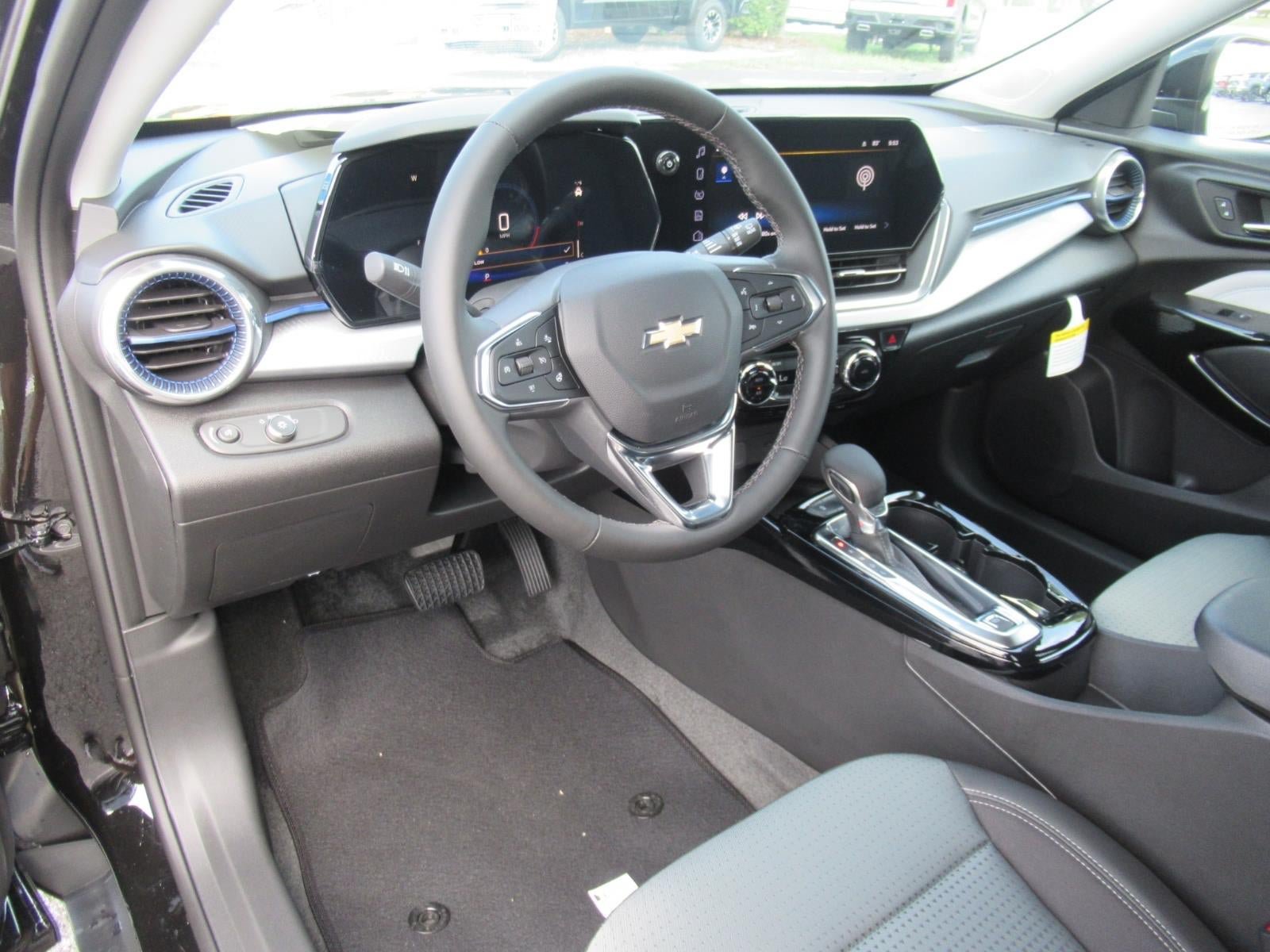 New 2026 Chevrolet Trax LT w/ Sunroof Package FWD image 17