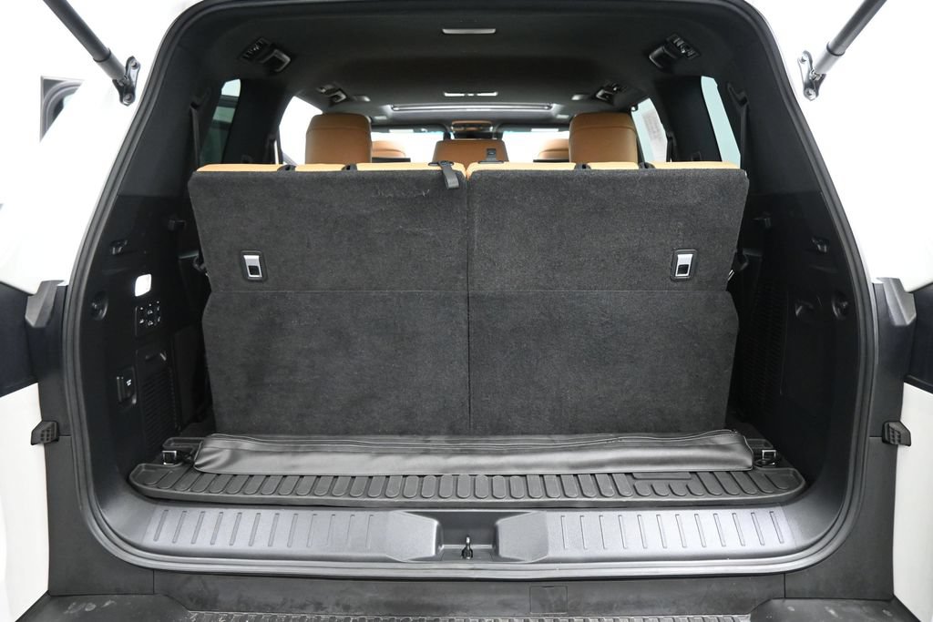 Used 2023 Lexus LX 600 4WD w/ Luxury Package image 21