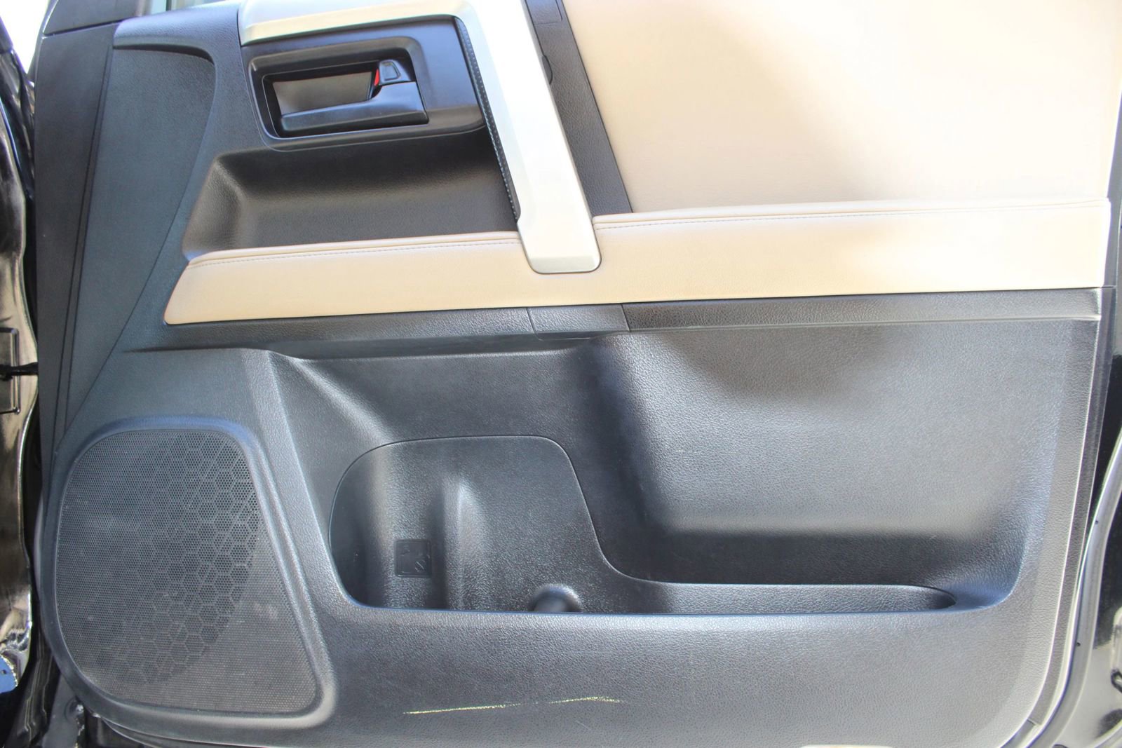 Used 2010 Toyota 4Runner Limited image 3