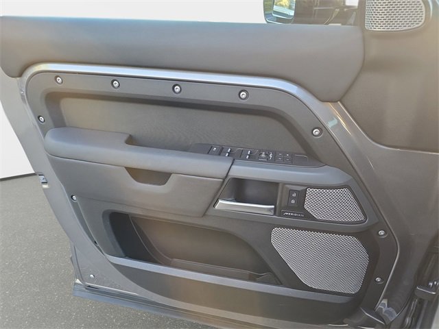 Used 2024 Land Rover Defender 130 X-Dynamic SE image 26