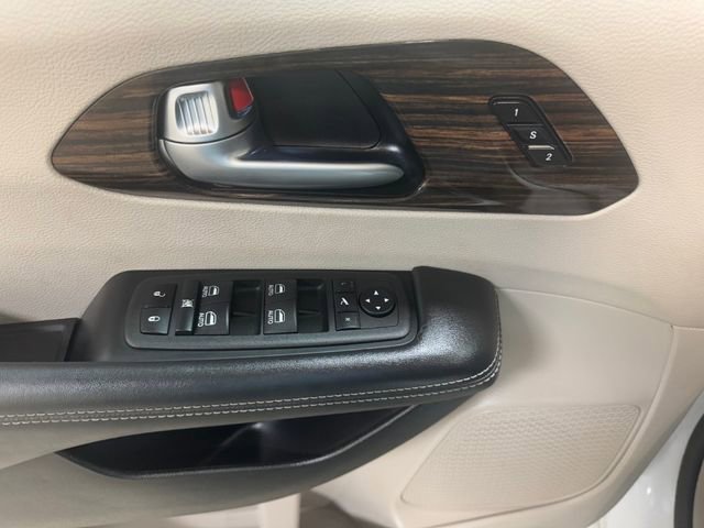 Used 2024 Chrysler Pacifica Limited FWD image 13