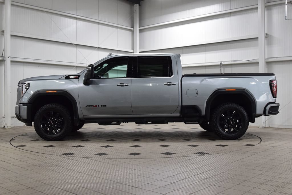 Used 2024 GMC Sierra 2500 AT4 w/ AT4 Preferred Package AWD/4WD image 4