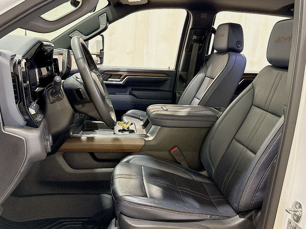 Used 2024 Chevrolet Silverado 3500 High Country w/ High Country Premium Package image 19