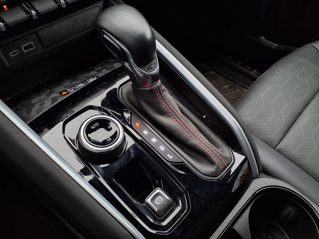 Used 2024 Chevrolet Colorado Z71 w/ Z71 Convenience Package 2 image 24