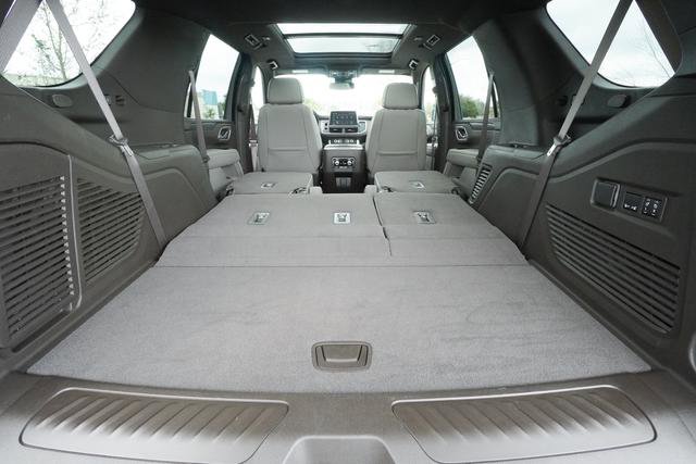 Used 2024 GMC Yukon SLT w/ SLT Premium Package image 33