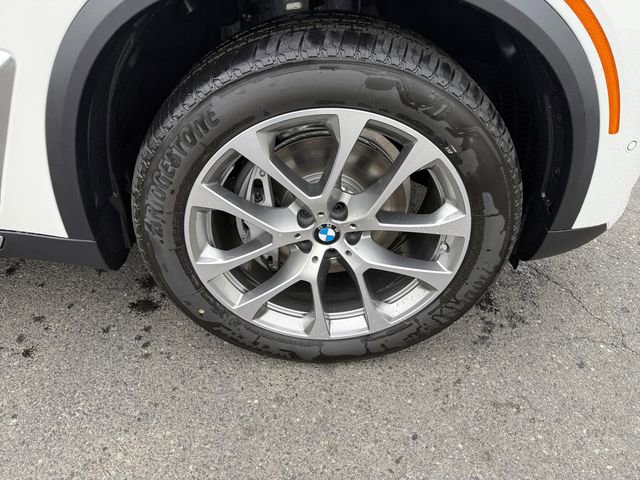 New 2026 BMW X5 xDrive40i w/ Climate Comfort Package AWD/4WD image 16