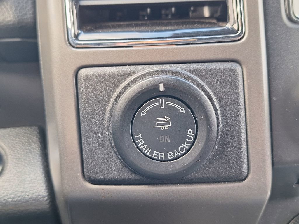 Used 2018 Ford Expedition XLT w/ Equipment Group 202A AWD/4WD image 26