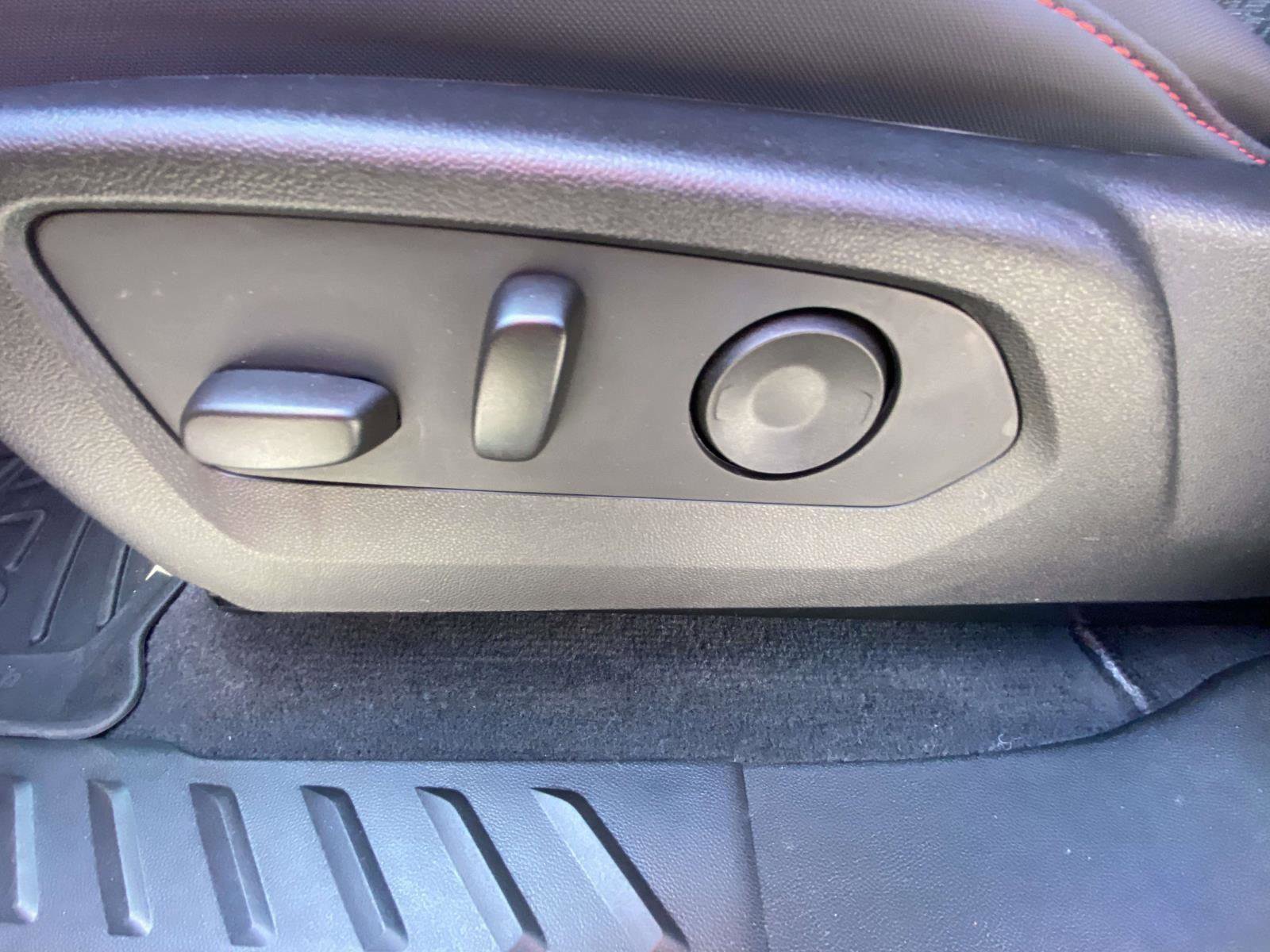 Used 2024 Chevrolet Colorado Z71 w/ Z71 Convenience Package 2 image 14