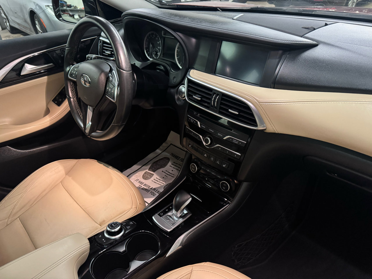 Used 2018 INFINITI QX30 Premium w/ Navigation Package image 4